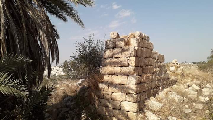 صورة لقرية خربة البويرة - فلسطين: : انقاض احد البيوت المدمرة